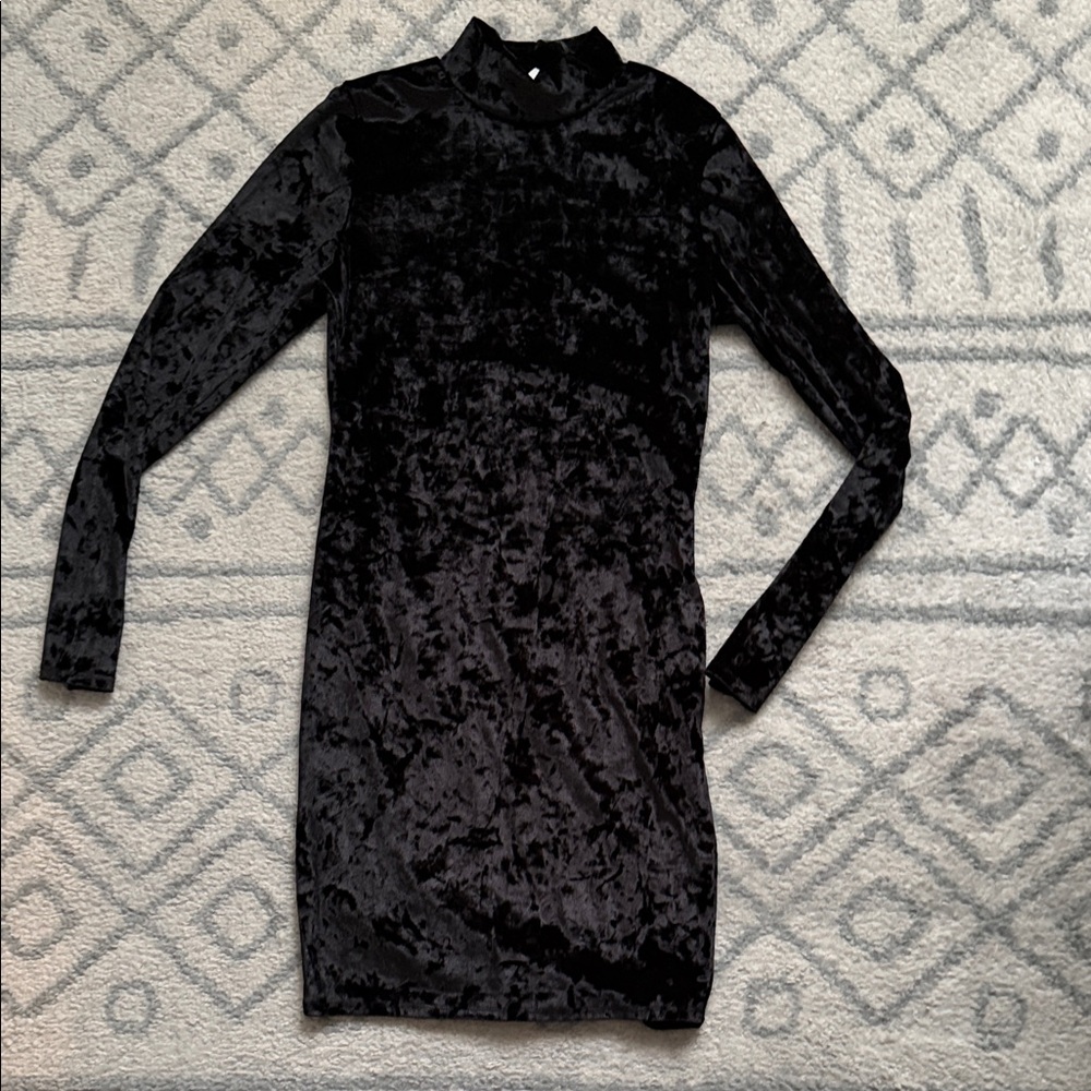 Bozzolo Black Crushed Velvet Long Sleeve Dress